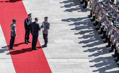 Begruessung des Bundeskanzler Friedrich Merz (CDU) und dem Premierminister des K?nigreichs Belgien, Bart de Wever-stock-foto