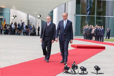 Begr??ung des Premierministers von Belgien mit milit?rischen Ehren.-stock-foto
