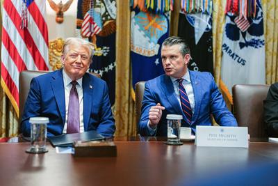 President Trump Chairs a Cabinet Meeting at the White House-stock-foto
