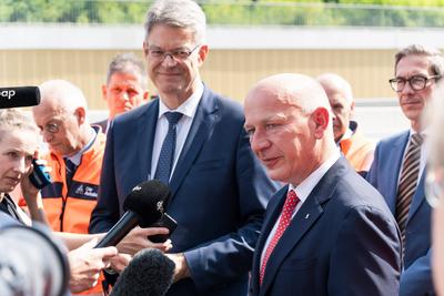 27.08.2025,Berlin,Freigabe des 16. Bauabschnitts der A100,Anschlussstelle Treptow,Patrick Schnieder ist Bundesminister f-stock-foto