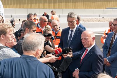 27.08.2025,Berlin,Freigabe des 16. Bauabschnitts der A100,Anschlussstelle Treptow,Patrick Schnieder ist Bundesminister f-stock-foto