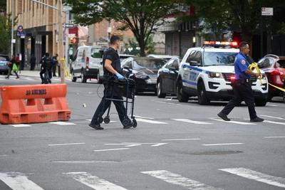 Elderly female walking with a walker fatally shot on madison avenue and east 110 street within the confines of the 23 precinct in manhattan, new york-stock-foto