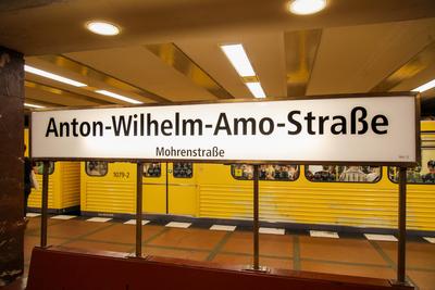 Umbenennung der Mohrenstrasse in Anton-Wilhelm Amo Strasse-stock-foto