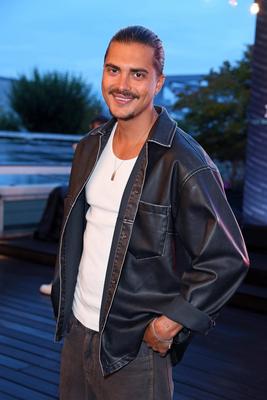 Tim K?hnel beim Premieren-Event von THE POWER by Joyn auf dem Alice Rooftop & Garden in Berlin am 28.08.2025 *** Tim K?h-stock-foto