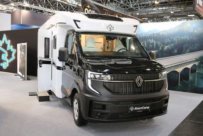 Ahorn TQ740 first edition (AhornCamp Wohnmobil auf Basis Renault Master facelift), Caravan Salon D?sseldorf (29.08. - 07-stock-foto
