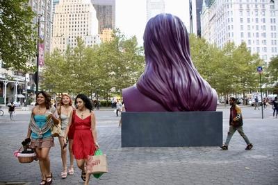 Monira Al Qadiri First Sun.-stock-foto