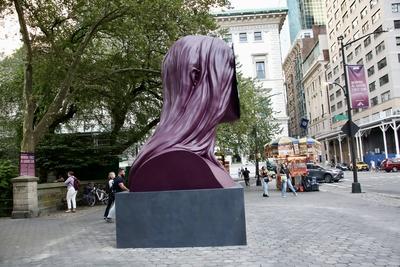 Monira Al Qadiri First Sun.-stock-foto