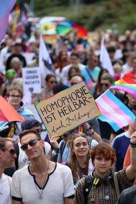 CHRISTOPHER STREET DAY 2025 - Suhl - Am Samstag, dem 30. August 2025 fand der erste CSD in der th?ringischen Kleinstadt-stock-foto