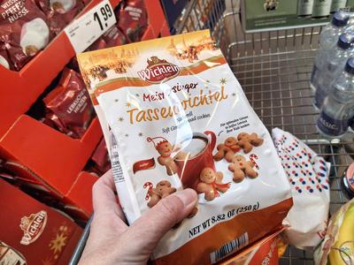 REWE - Einkauf in einem Supermarkt oder Discounter-stock-foto