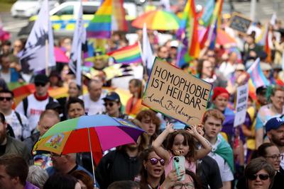 CHRISTOPHER STREET DAY 2025 - Suhl - Am Samstag, dem 30. August 2025 fand der erste CSD in der th?ringischen Kleinstadt-stock-foto