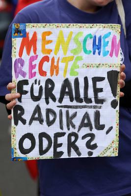 CHRISTOPHER STREET DAY 2025 - Suhl - Am Samstag, dem 30. August 2025 fand der erste CSD in der th?ringischen Kleinstadt-stock-foto