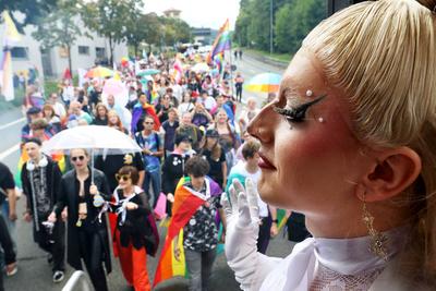 CHRISTOPHER STREET DAY 2025 - Suhl - Am Samstag, dem 30. August 2025 fand der erste CSD in der th?ringischen Kleinstadt-stock-foto
