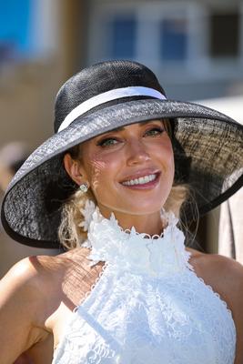 2025.08.31, Promis beim Renntag auf der Galopprennbahn Baden-Baden-stock-foto