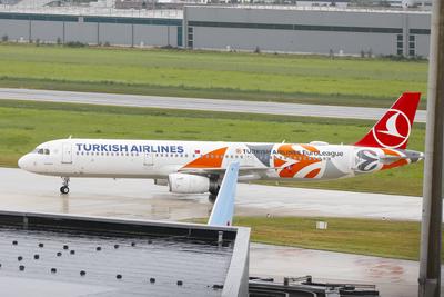 Landung von einem Flugzeug mit Afghanen in Hannover-stock-foto