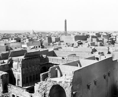 Iraq: The leaning minaret known as al- Hadba (the hunchback) and the Great Mosque of al-Nuri dominate the Mosul skyline,-stock-foto