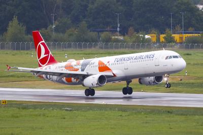 Landung von einem Flugzeug mit Afghanen in Hannover-stock-foto