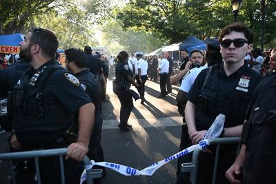 Two people shot at 1098 eastern parkway along the west indian day parade in brooklyn new york-stock-foto