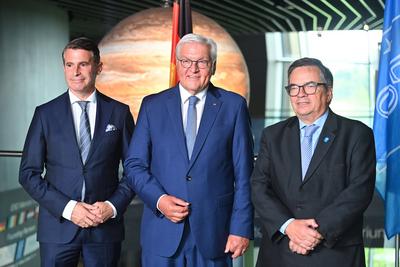Bundespraesident Frank Walter Steinmeier besucht die Europaeische Suedsternwarte (ESO) in Garching-stock-foto