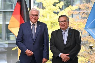 Bundespraesident Frank Walter Steinmeier besucht die Europaeische Suedsternwarte (ESO) in Garching-stock-foto