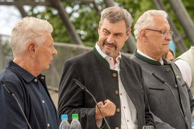 Dieter Reiter, OB M?nchen, Markus S?der, Bayerischer Ministerpr?sident, und Sportminister Joachim Herrmann bei der Vorstellung der M?nchner Olympiabewerbung, Olympiastadion, M?nchen, 2. September 2025-stock-foto