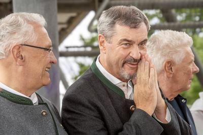 Dieter Reiter, OB M?nchen, Markus S?der, Bayerischer Ministerpr?sident, und Sportminister Joachim Herrmann bei der Vorstellung der M?nchner Olympiabewerbung, Olympiastadion, M?nchen, 2. September 2025-stock-foto