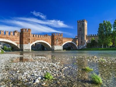 Italien, Verona Ponte Scaligero und Fluss Etsch, Italien, Venetien, Verona Castelvecchio Bridge over the Adige, Italy,-stock-foto