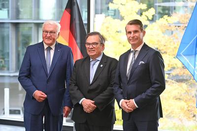 Bundespraesident Frank Walter Steinmeier besucht die Europaeische Suedsternwarte (ESO) in Garching-stock-foto
