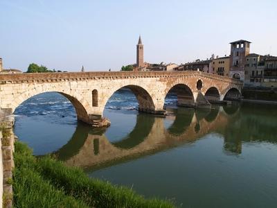 Italien Verona Verona Castelvecchio und Ponte Scaligero Italien Copyright xKTHx ALLIT837808-stock-foto