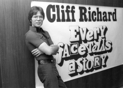 Cliff Richard Sir Cliff Richard britischer Pops?nger. Wurde 1995 als erster Popstar von K?nigin Elisabeth II. zum Ritte-stock-foto