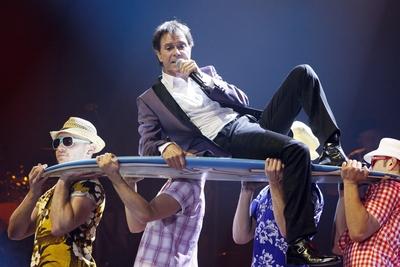 S?nger Cliff Richard Mitte anl?sslich eines Konzertes in Newcastle-stock-foto