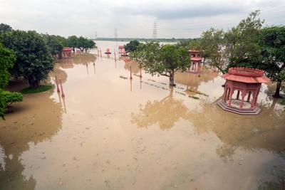 Delhi On Alert as Yamuna Water Level Crosses Danger Mark-stock-foto