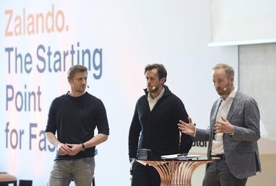 Vorstandsvorsitzende David SCHNEIDER, Robert GENTZ und Rubin RITTER (l-r) Zalando Bilanzpressekonferenz im Headquarter-stock-foto
