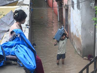 Delhi On Alert as Yamuna Water Level Crosses Danger Mark-stock-foto