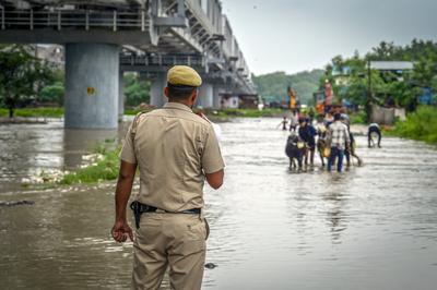 Delhi On Alert as Yamuna Water Level Crosses Danger Mark-stock-foto