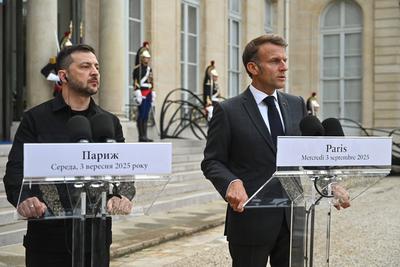 UKRAINE-CRISIS/Coalition Emmanuel Macron hosted Volodymyr Zelensky for a working dinner at the Elysee Palace on 3 September 2025.-stock-foto