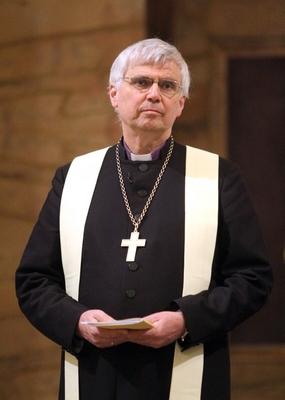 Bildnummer: 59776151  Datum: 23.01.2011  Copyright: imago/epdIm Rahmen eines Besuchs einer Delegation der Vereinigten Evangelisch-Lutherischen Kirche Deutschlands (VELKD) in Mailand und Rom fand am Sonntag (23.01.2011) eine Begegnung mit dem Erzpriester der p?pstlichen Basilika von St. Paul vor den Mauern in Rom, Erzbischof Francesco Monterisi, statt. Foto von dem Leitenden Bischof der VELKD, Johannes Friedrich, beim Vespergottesdienst in der Basilika im Rahmen der Gebetswoche f?r die Einheit der Christen. Anschlie?end pflanzte und segnete der Pr?sident des P?pstlichen Einheitsrates, Kardinal Kurt Koch, zu Beginn der Gebetswoche vor der Basilika im Rahmen des Projekts Luthergarten einen Olivenbaum. Die VELKD-Delegation mit dem Leitenden Bischof Johannes Friedrich wird am Montag zu einer Audienz bei Papst Benedikt XVI. im Vatikan und zu Gespr?chen beim P?pstlichen Einheitsrat erwartet. Am Dienstag wird Bischof Friedrich gemeinsam mit dem Papst und Vertretern anderer Kirchen an einer Vesper zum Abschluss der Gebetswoche f?r die Einheit der Christen in der r?mischen Basilika St. Paul vor den Mauern teilnehmen. (Siehe epd-Meldung vom 23.01.2011) DER ABDRUCK DES EPD-FOTOS IST HONORARPFLICHTIG! Johannes Friedrich, leitender Bischof der VELKD, Lutheraner-Delegation in Rom xdp x0x 03 2011 hoch Religionen Evangelische_Kirche Katholische_Kirche Personen ?kumene  59776151 Date 23 01 2011 Copyright Imago epd in Frame a Visit a Delegation the United Protestant Lutheran Church Germany VELKD in Milan and Rome took place at Sunday 23 01 2011 a Encounter with the Archpriest the Papal Basilica from St Paul before the Walls in Rome Archbishop Francesco  instead Photo from the senior Bishop the VELKD John Friedrich the Vespers in the Basilica in Frame the  for the Unit the Christians then  and blessed them the President the Papal  Cardinal Kurt Cook to Beginning the  before the Basilica in Frame the Project Luther garden a Olive tree the VELKD Delegation with the senior Bishop John Friedrich will at Monday to a Audience at Pope Benedict XVI in Vatican and to Talks the Papal Einheitsrat expected at Tuesday will Bishop Friedrich together with the Pope and Representatives others Churches to a Vesper to Conclusion the  for the Unit the Christians in the Roman Basilica St Paul before the Walls participate See epd Message of 23 01 2011 the Imprint the epd Photos is  John Friedrich Senior Bishop the VELKD Lutherans Delegation in Rome XDP x0x 03 2011 vertical Religions   People Ecumenism-stock-foto