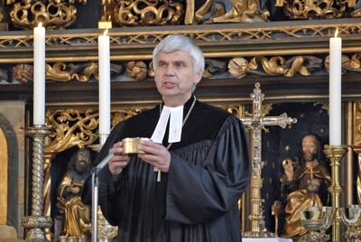 Bildnummer: 59856779  Datum: 12.10.2008  Copyright: imago/epdDer Leitende Bischof der Vereinigten Evangelisch-Lutherischen Kirche Deutschlands (VELKD), der bayerische Landesbischof Johannes Friedrich, beim Abendmahl in einem Gottesdienst im Zwickauer Dom St. Marien am 12.10.2008 zu Beginn der Tagung der Generalsynode der VELKD. DER ABDRUCK DES EPD-FOTOS IST HONORARPFLICHTIG! Landesbischof Johannes Friedrich, Gottesdienst im Zwickauer Dom zu Beginn der VELKD-Generalsynode xdp x0x 02 2008 quer Zwickau Europa Deutschland Sachsen Personen Religionen Christentum Evangelische Kirche Gottesdienste Festgottesdienst Institutionen VELKD Lutheraner Synoden VELKD-Synoden  59856779 Date 12 10 2008 Copyright Imago epd the senior Bishop the United Protestant Lutheran Church Germany VELKD the Bayerische Bishop John Friedrich the Evening meal in a Worship in Zwickauer Dom St Marien at 12 10 2008 to Beginning the Meeting the General Synod the VELKD the Imprint the epd Photos is  Bishop John Friedrich Worship in Zwickauer Dom to Beginning the VELKD General Synod XDP x0x 02 2008 horizontal Zwickau Europe Germany Saxony People Religions Christianity Protestant Church Worship Hard worship Institutions VELKD Lutherans Synods VELKD Synods-stock-foto