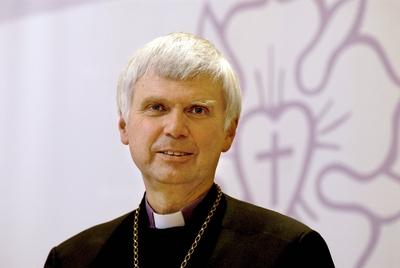 Bildnummer: 59856135  Datum: 13.10.2008  Copyright: imago/epdDer Leitende Bischof der Vereinigten Evangelisch-Lutherischen Kirche Deutschlands (VELKD), der bayerische Landesbischof Johannes Friedrich, am Montag (13.10.2008) bei der Generalsynode der VELKD in Zwickau vor einer Lutherrose. Das Tagungsmotto lautet Lutherisch sein im 21. Jahrhundert . Der Dachverband von acht Landeskirchen repr?sentiert rund zehn Millionen Gemeindemitglieder. Auf dem Programm steht am Montag auch die Wahl des Leitenden Bischofs f?r eine dreij?hrige Amtsperiode. DER ABDRUCK DES EPD-FOTOS IST HONORARPFLICHTIG! Generalsynode der Lutheraner tagt in Zwickau xdp x0x 01 2008 quer Religionen Personen Evangelische_Kirche Lutheraner Europa Deutschland Sachsen Christentum Evangelische Kirche Bisch?fe Synoden VELKD-Synoden  59856135 Date 13 10 2008 Copyright Imago epd the senior Bishop the United Protestant Lutheran Church Germany VELKD the Bayerische Bishop John Friedrich at Monday 13 10 2008 at the General Synod the VELKD in Zwickau before a  the  is Lutheran be in 21 Century the Association from eight Country churches represents Around ten Million Community members on the Program is at Monday too the Choice the senior Bishop for a Three year olds Term of office the Imprint the epd Photos is  General Synod the Lutherans session in Zwickau XDP x0x 01 2008 horizontal Religions People  Lutherans Europe Germany Saxony Christianity Protestant Church Bishops Synods VELKD Synods-stock-foto