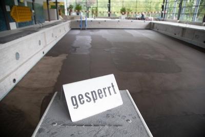 Ausblick auf Hallenbadsaison In den Ferien war das Hallenbad sechs Wochen lang wegen Reparaturarbeiten geschlossen. Ist-stock-foto