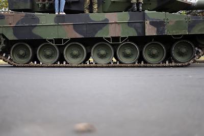 Leopard 2 Panzer beim Gel?bnis von Rekruten der Bundeswehr-stock-foto