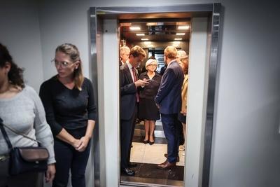 Catherine Vautrin en deplacement  a la CPAM de Paris-stock-foto