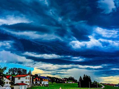 AKTUELL: Schwere Unwetter im S?dwesten - mehrere Gewitterzellen mit Hagelgr??en von ?ber 3 cm Korngr??e vom Bodensee kommend in Richtung Baden-W?rttemberg und Bayern-stock-foto