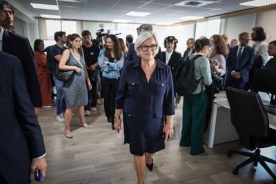 Catherine Vautrin en deplacement  a la CPAM de Paris-stock-foto