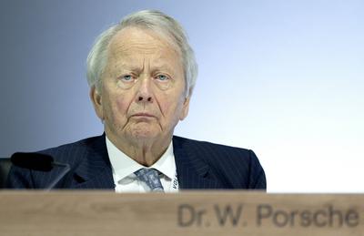 Hauptversammlung der Volkswagen AG am 10.05.2023 : Wolfgang PORSCHE , Mitglied des Aufsichtsrates Shareholder meeting of-stock-foto