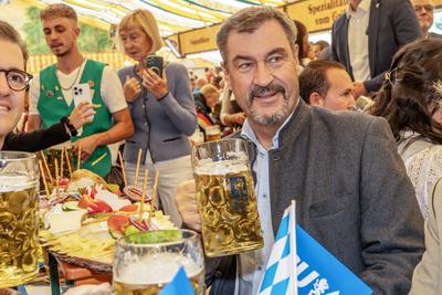 Markus S?der, Bayerischer Ministerpr?sident, CSU, Politischer Fr?hschoppen beim Aubinger Herbstfest, Mass Bier, Festzelt, M?nchen, 6. September 2025-stock-foto
