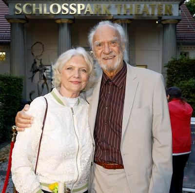Rita Feldmeier mit Ehemann Achim Wolff bei der Premiere Der eingebildet Kranke und 90. Geburtstag von Dieter Hallervorde-stock-foto