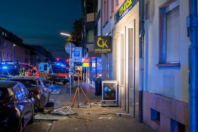 Explosion in Kiosk ? Polizei ermittelte wegen Anschlag-stock-foto