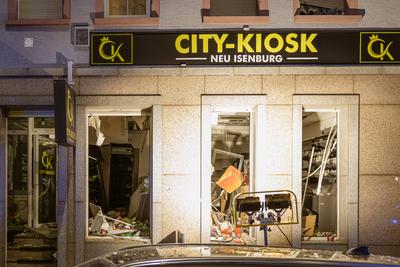 Explosion in Kiosk ? Polizei ermittelte wegen Anschlag-stock-foto