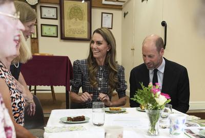 Prince William & Kate Middleton in Sunningdale-stock-foto