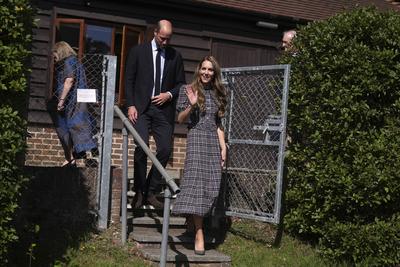Prince William & Kate Middleton in Sunningdale-stock-foto